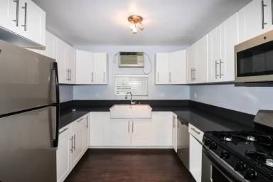 Main picture of 350 Wisconsin Avenue - 3