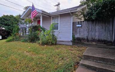 Main picture of 2861 W Devitt St