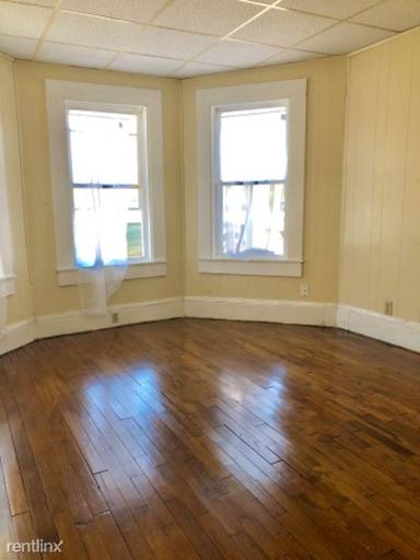 Main picture of 64 Temple St