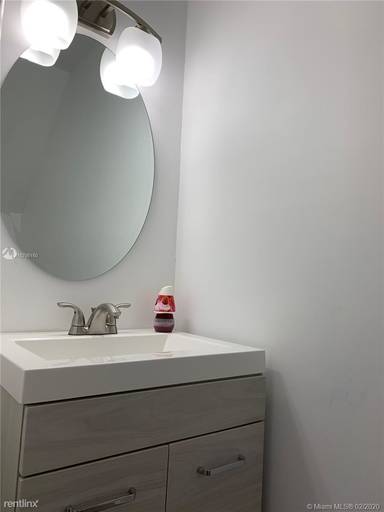 Main picture of 420 SW 2nd St