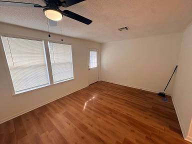 Main picture of 2710 1/2 Hodges St