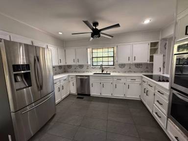 Main picture of 7031 E 70th St