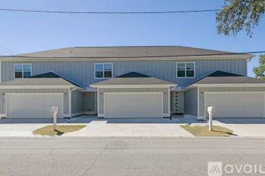 Main picture of 202 Oak St SE