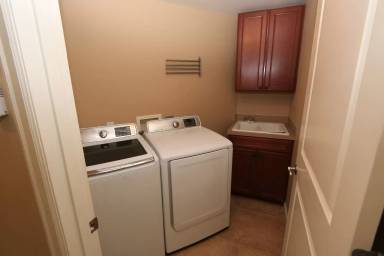 Main picture of 22 W Lee St