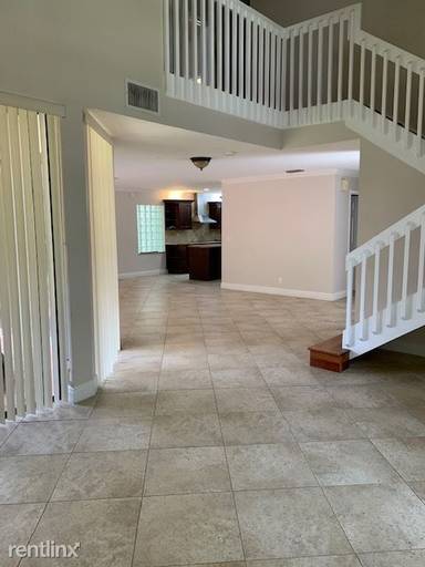 Main picture of 10665 NW 16th Ct