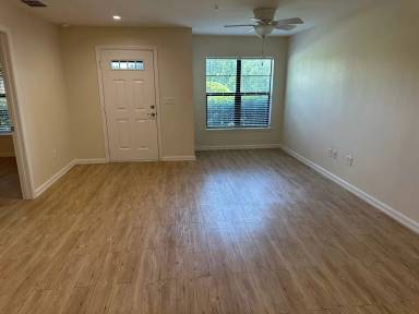 Main picture of 1642 State St