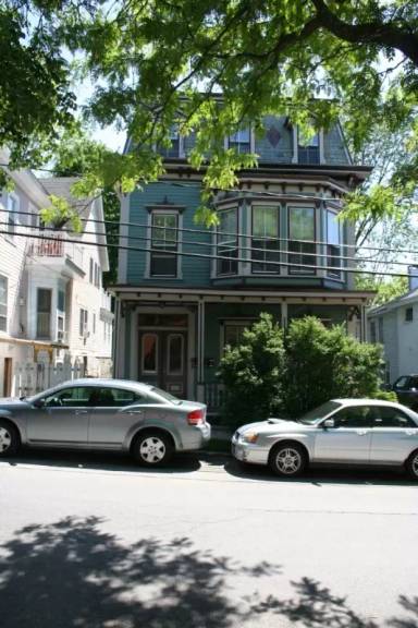 Main picture of Caroline St
