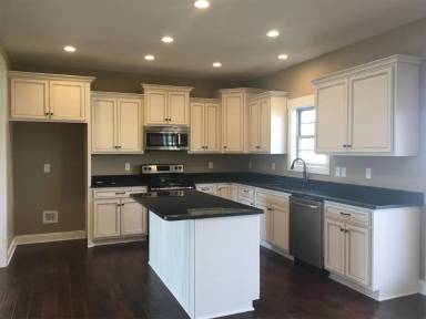 Main picture of 512 Schott Cir