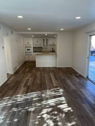 Main picture of 118 N Grand Oaks Ave