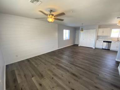 Main picture of 1455 East Taylor Street