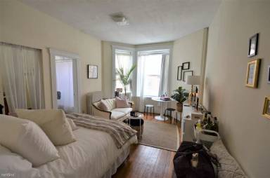 Main picture of 20 Hemenway St