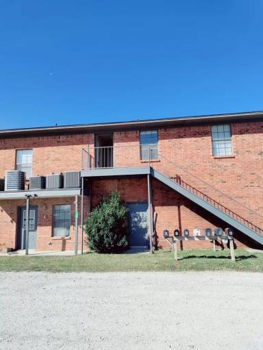 Main picture of 233 W McCart St