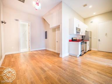 Main picture of 250 Melrose St
