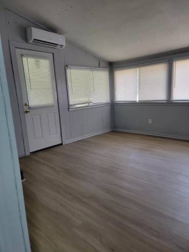 Main picture of 929 W 6th St