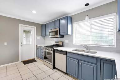 Main picture of 235 Saratoga Dr