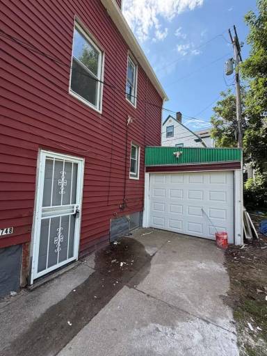 Main picture of 10748 Hull Ave
