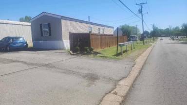 Main picture of 1716 E Market Ave