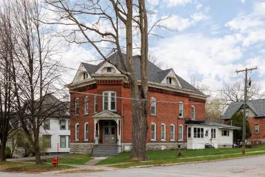 Main picture of 204 N James St