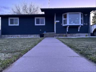 Main picture of 925 G Ave