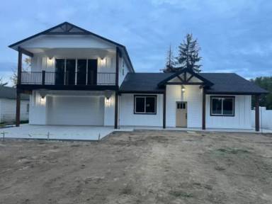 Main picture of 114 W Graves Rd