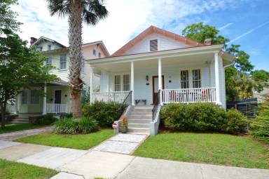 Main picture of 31 Parkwood Ave
