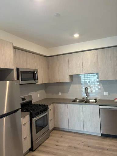 Main picture of 10739 Kling St