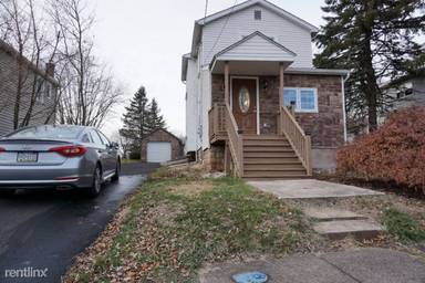 Main picture of 2922 E Walnut St