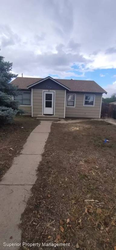 Main picture of 245 E 3rd St