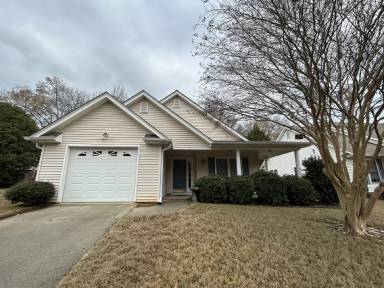 Main picture of 121 Grand Oak Cir