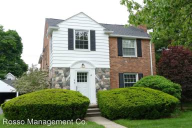 Main picture of 784-822 Henrietta St