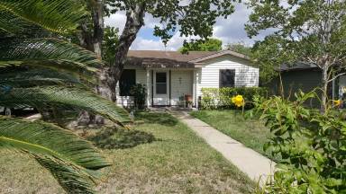 Main picture of 210 W Barbara St