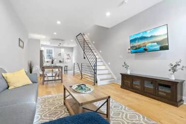 Main picture of 2235 E William St