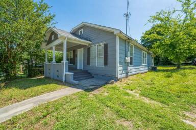 Main picture of 608 Moran St