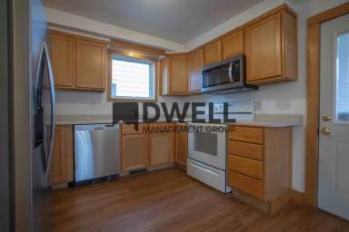 Main picture of 323 6th St SE