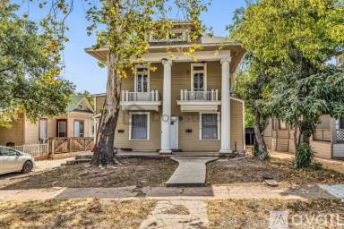 Main picture of 816 W Mistletoe Ave