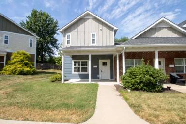 Main picture of 1343 W Broadway