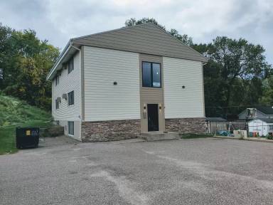 Main picture of 2190 Robbins St