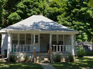Main picture of 1029 S Arnold St