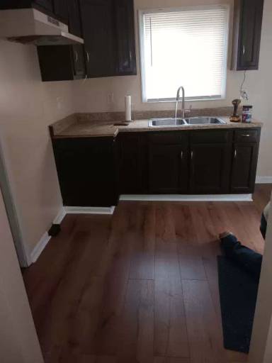 Main picture of 102 E High St