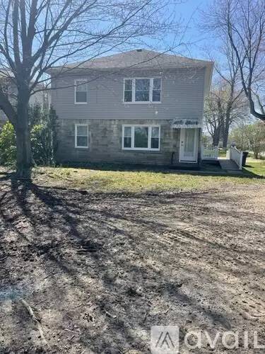 Main picture of 2442 E Market St