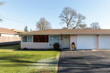 Main picture of 322 N Vernonia Rd