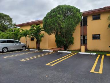 Main picture of 10819 NW 7th St
