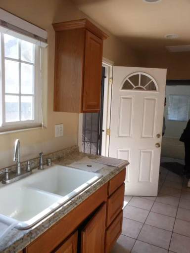 Main picture of 1153 W 37th Pl