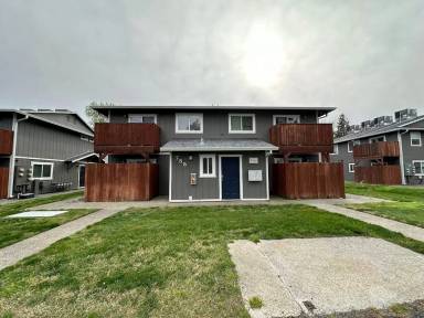 Main picture of 755 Lakeside Dr