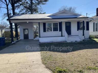 Main picture of 816 E Divine St