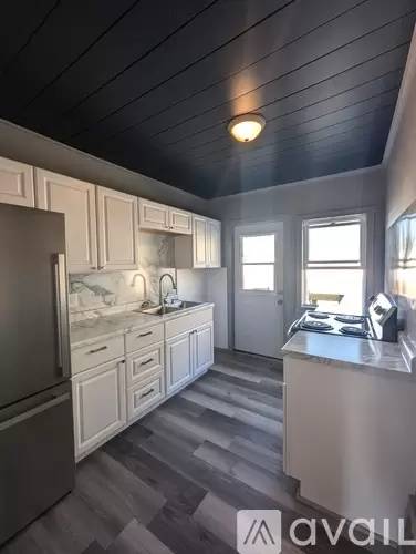 Main picture of 407 E 6th St