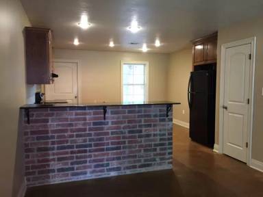 Main picture of 889 Topsy Rd