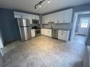 Main picture of 220 E Marshall St