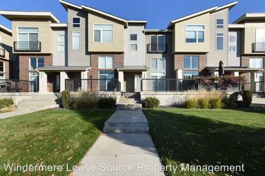 Main picture of 1808 W Summit Pkwy