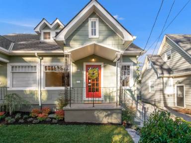 Main picture of 2565 NW Raleigh St